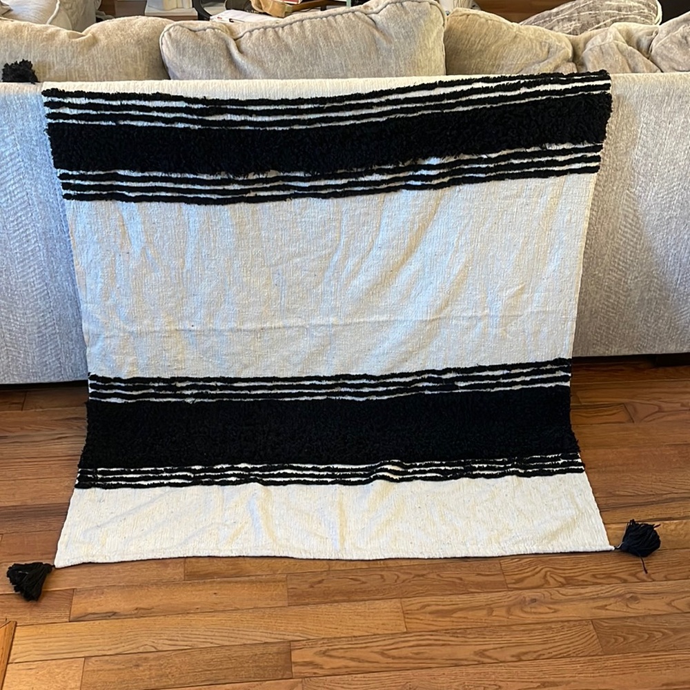 Tufted Corner Tassel Blanket- brand new